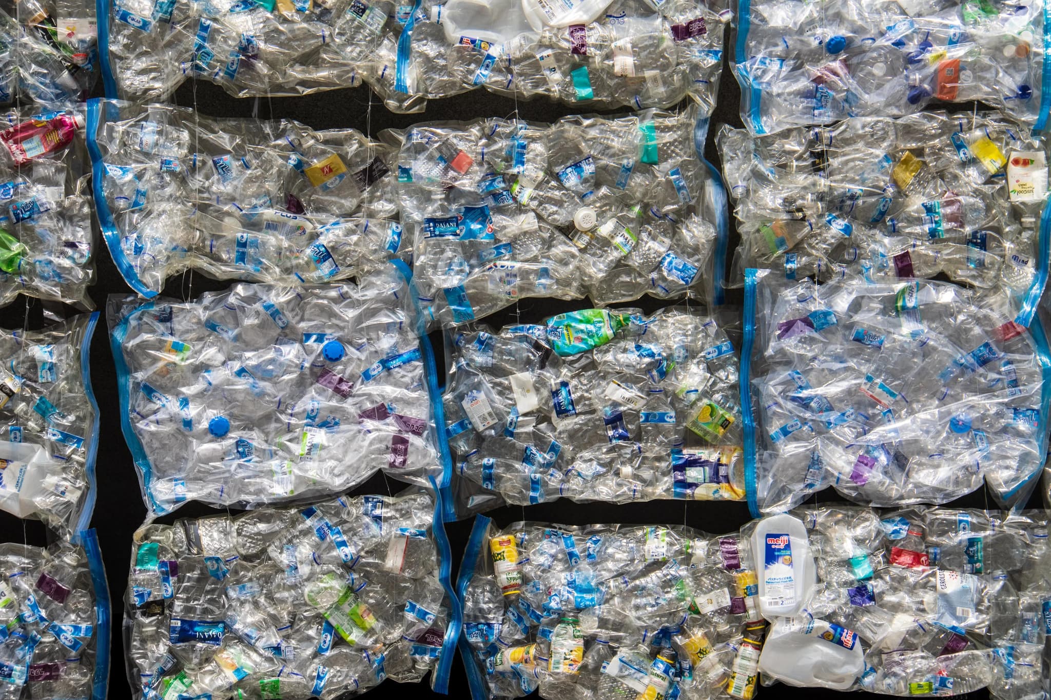 Lot d'emballage en plastique bleu et blanc.
Photo by Nick Fewings (@jannerboy62) on Unsplash. | WaterHub - Quota-based Water Refill Stations in Indonesia